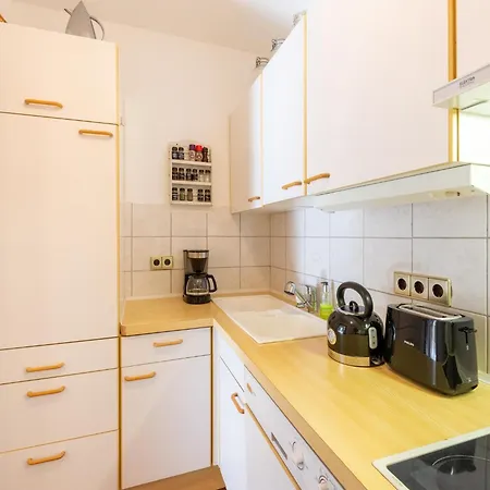 In Feichten Near Zentrum, Cleaning Included * ווסטנדורף